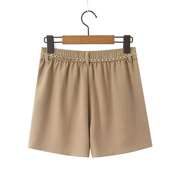 Damen elegante Shorts mit dekorativer Kette und feinen Falten Echo Archiv
