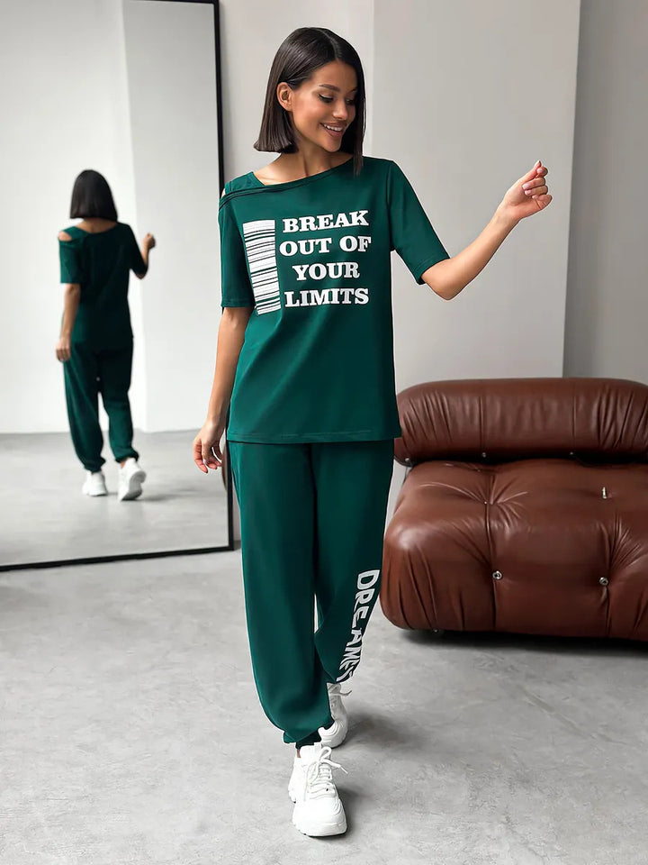 Damen lässiges Lounge-Set mit Cut-Out Schulter und Statement-Print – Avérine