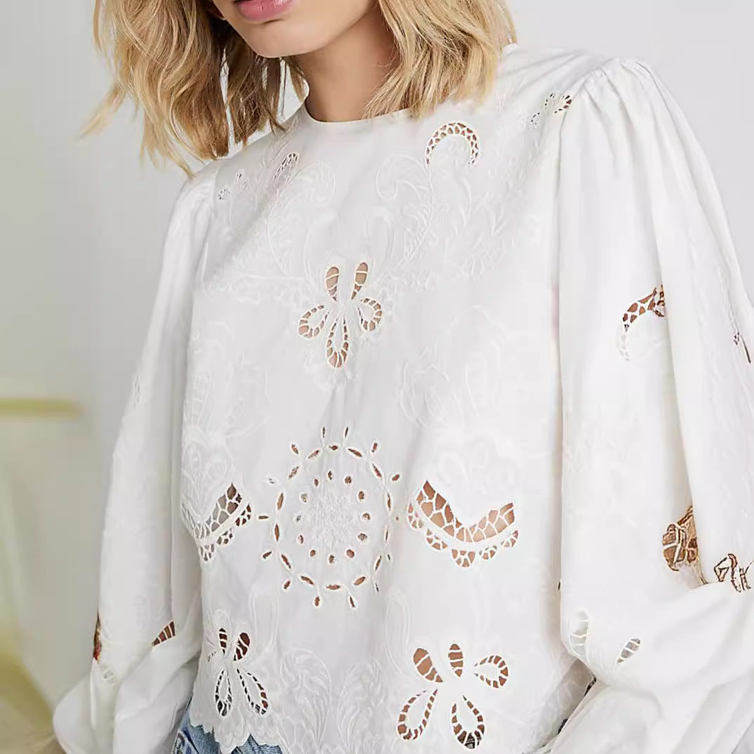 Damen Baumwollbluse mit Broderie Anglaise und Ballonärmeln – Avérine