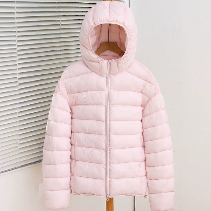 Damen Leichte Kapuzen‑Pufferjacke mit schmaler Quersteppung und ergonomischer Kapuze Echo Archiv