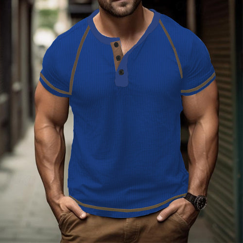 Herren modisches Henley-Shirt mit modernem Strukturdesign und praktischen Knopfdetails Echoarchiv