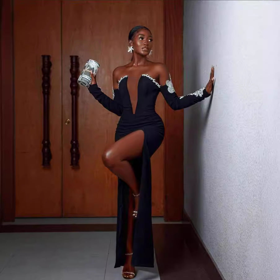 Damen Elegantes Abendkleid mit glitzernden Flügel-Applikationen und tiefem V-Ausschnitt Echo Archiv
