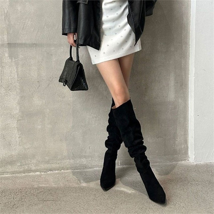 Damen Slouch‑Stiefel aus Wildlederoptik mit spitzer Zehenform und niedrigem Kitten‑Absatz Echo Archiv