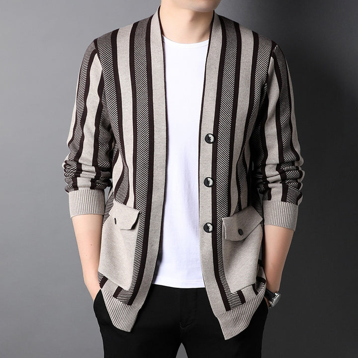 Herren modische Strickjacke mit ausgefallenem Streifenmuster Echoarchiv