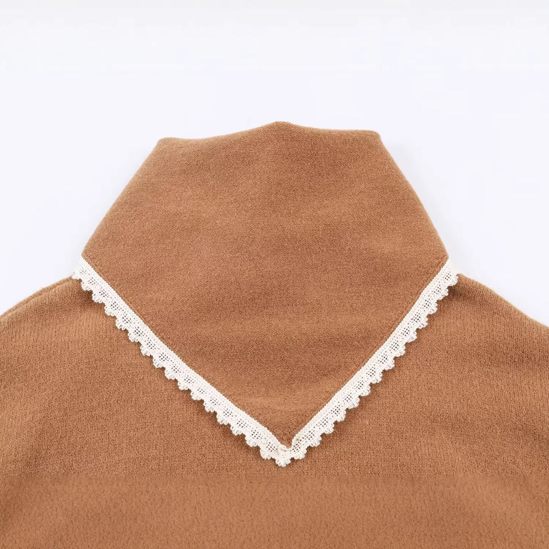 Damen Oversize-Strickpullover mit Schlauchkragen und Spitzenborte Echoarchiv