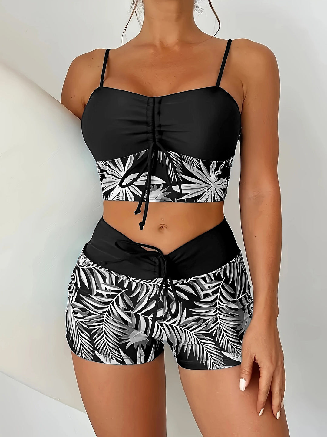 Damen Sportliches Bikini-Top mit Shorts Echo Archiv