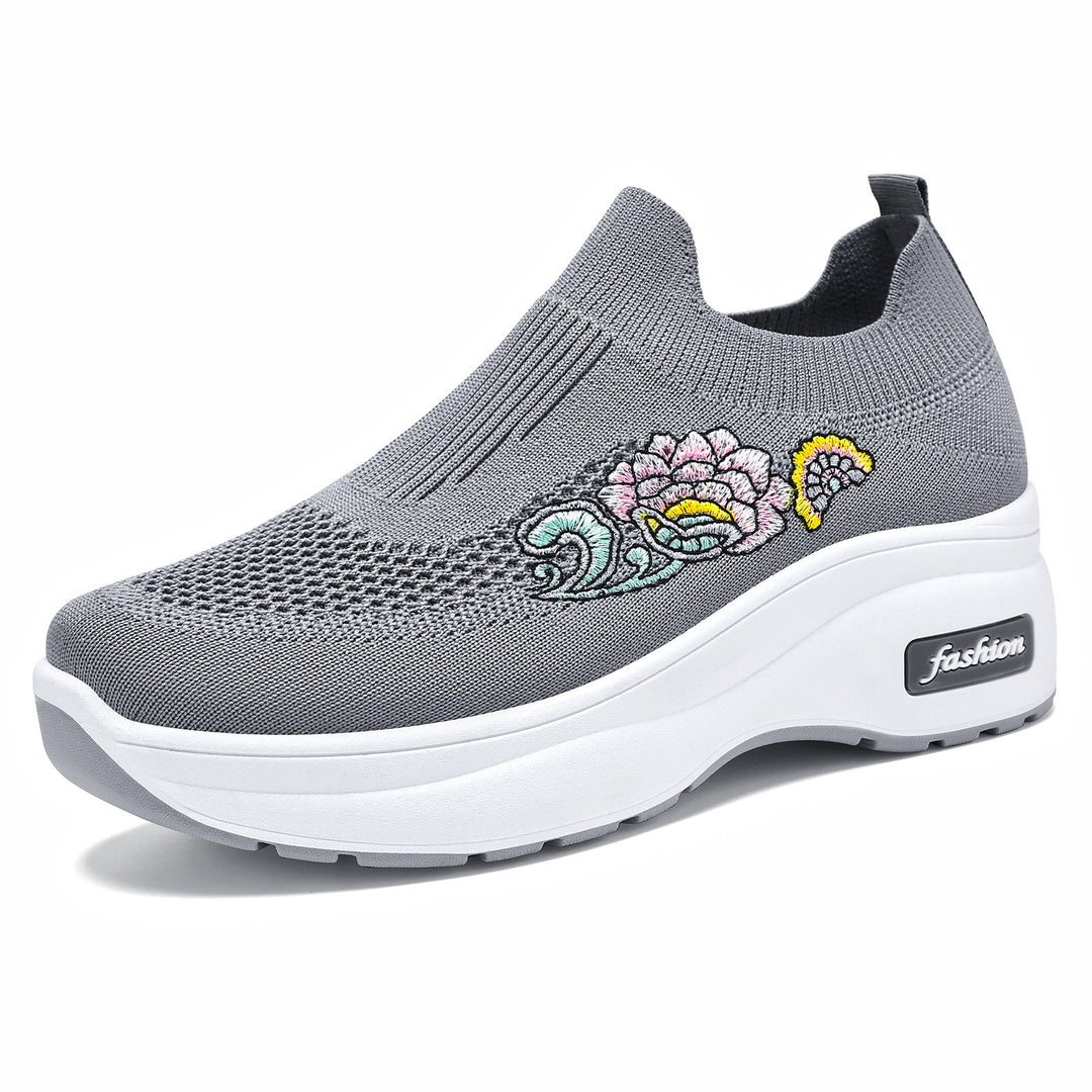 Damen nan elastischer Strick-Slipper mit aufgesticktem Blumenmotiv und stützender Keil-Laufsohle Echo Archiv