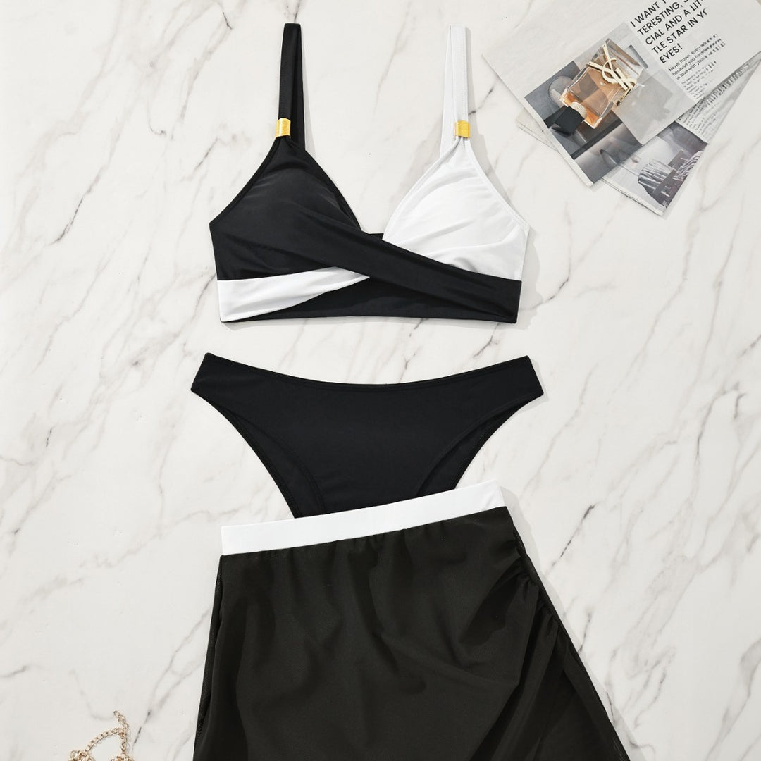 Damen Sportlicher Bikini mit lässigem Wickelrock Echo Archiv
