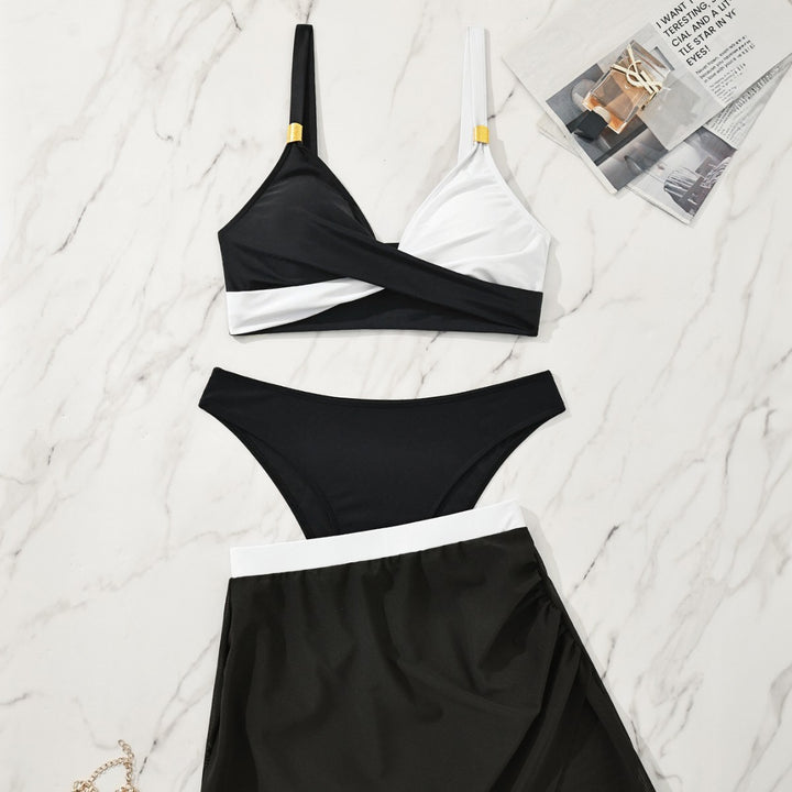 Damen Sportlicher Bikini mit lässigem Wickelrock Echo Archiv
