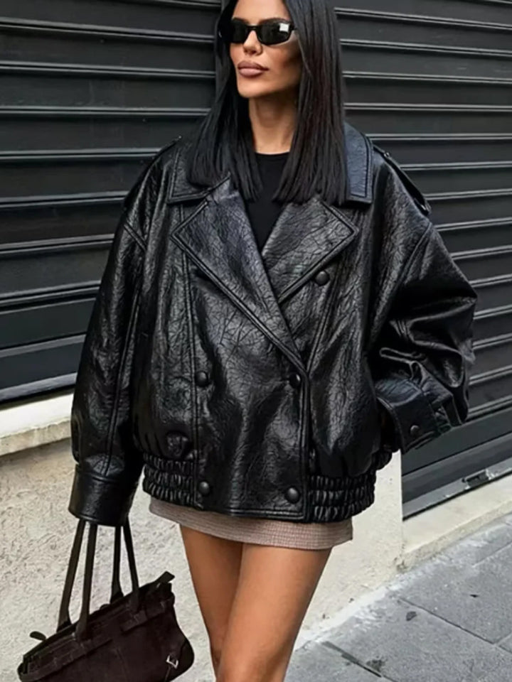 Damen Oversize Lederimitat-Blouson mit doppelreihiger Knopfleiste, weitem Revers und elastischem Saum Echoarchiv
