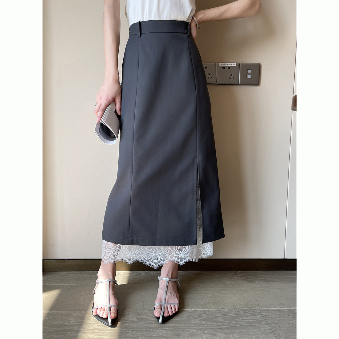 Damen Eleganter Maxirock mit hohem Schlitz und Spitzenabschluss Echoarchiv