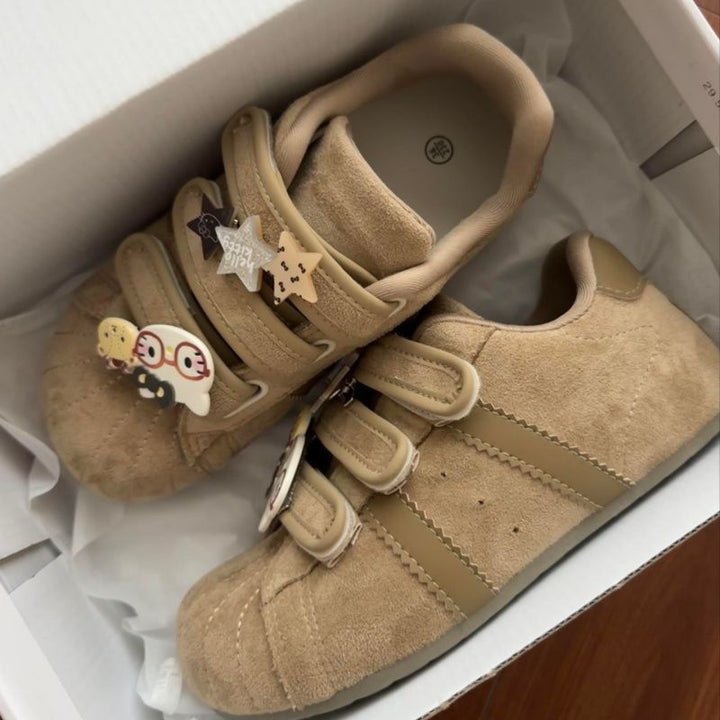 Damen Sneaker mit verstellbarem Klettverschluss und verspielten Applikationen Echo Archiv