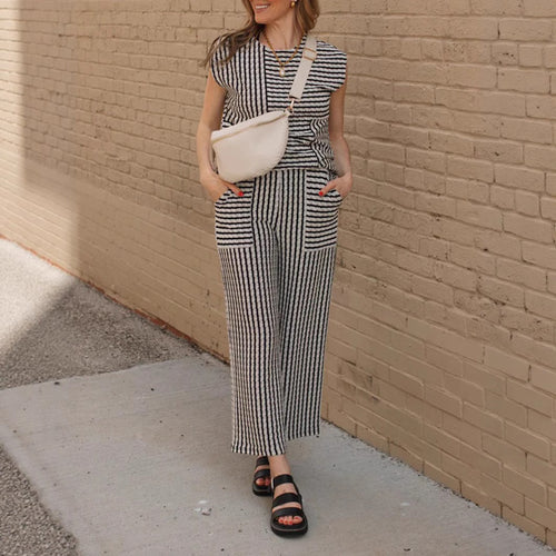 Damen Freizeitsoutfit mit gestreiften Elementen Echo Archiv