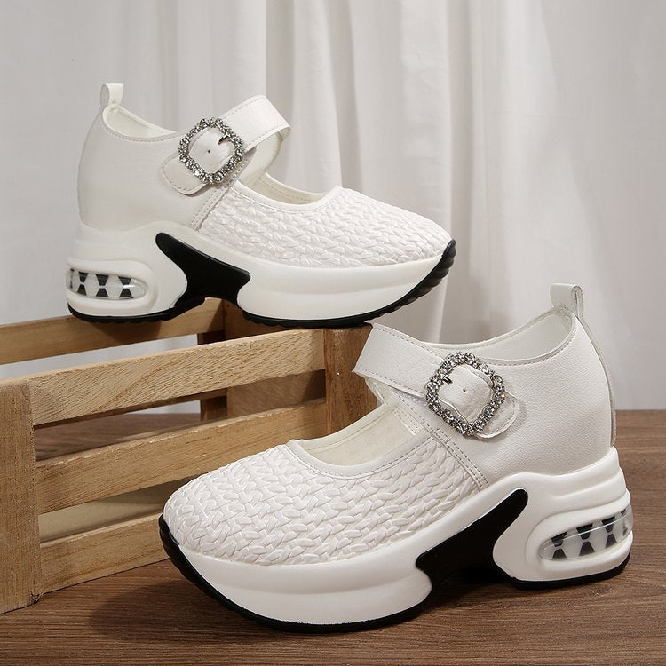 Damen Plateausneaker-Mules mit gestricktem Obermaterial, Schmuckriemen und skulpturierter Luftsohle Echoarchiv