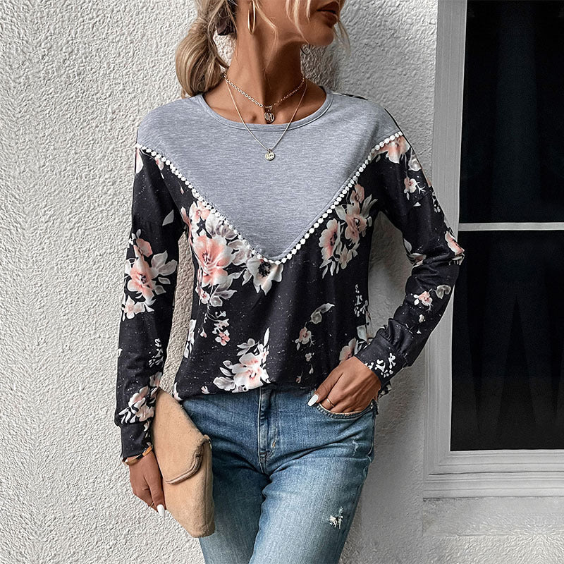 Damen Lässiges Langarm-Jerseyshirt mit kontrastiertem V‑Einsatz, Pompon‑Borte und floralem Alloverprint Echoarchiv