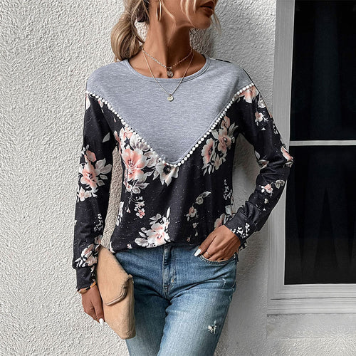 Damen Lässiges Langarm-Jerseyshirt mit kontrastiertem V‑Einsatz, Pompon‑Borte und floralem Alloverprint Echoarchiv