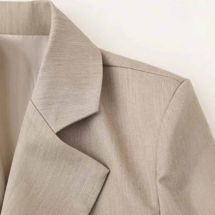 Damen taillierter Doppelreiher-Blazer mit fallendem Revers, innen gefüttert und schmaler Silhouette – Valéne