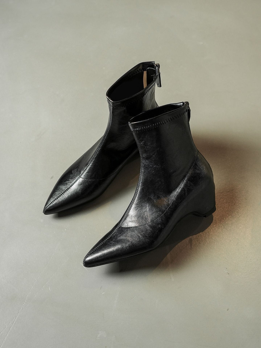 Damen Spitz zulaufende Ankle-Boots aus Glattleder mit integriertem Keilabsatz Echo Archiv