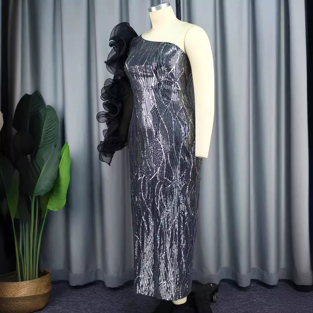 Damen Glamouröses Abendkleid mit schulterfreiem Design und voluminösen Rüschenärmel Echo Archiv
