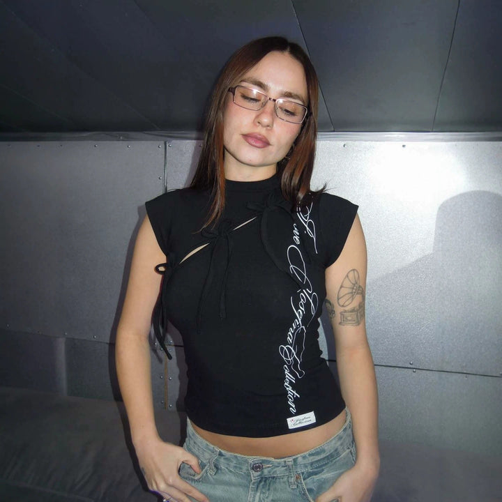 Damen Modisches T-Shirt mit asymmetrischem Schnitt und kreativem Druck Echo Archiv