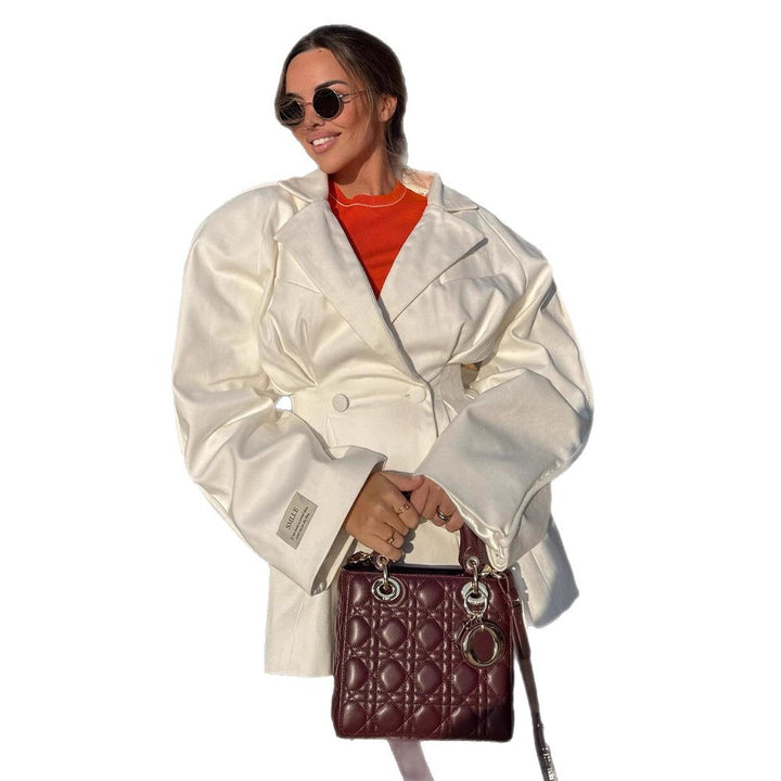 Damen Taillierter Oversize-Blazer mit betonter Schulterpartie und Kellerfalten Echoarchiv