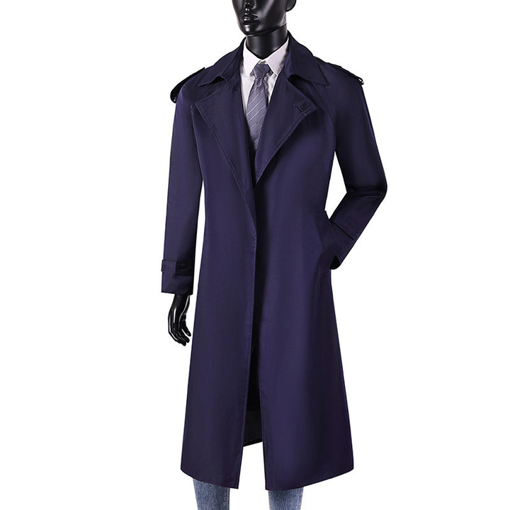 Herren eleganter knie- bis wadenlanger Trenchcoat mit verdeckter Knopfleiste und Schulterklappen Echoarchiv