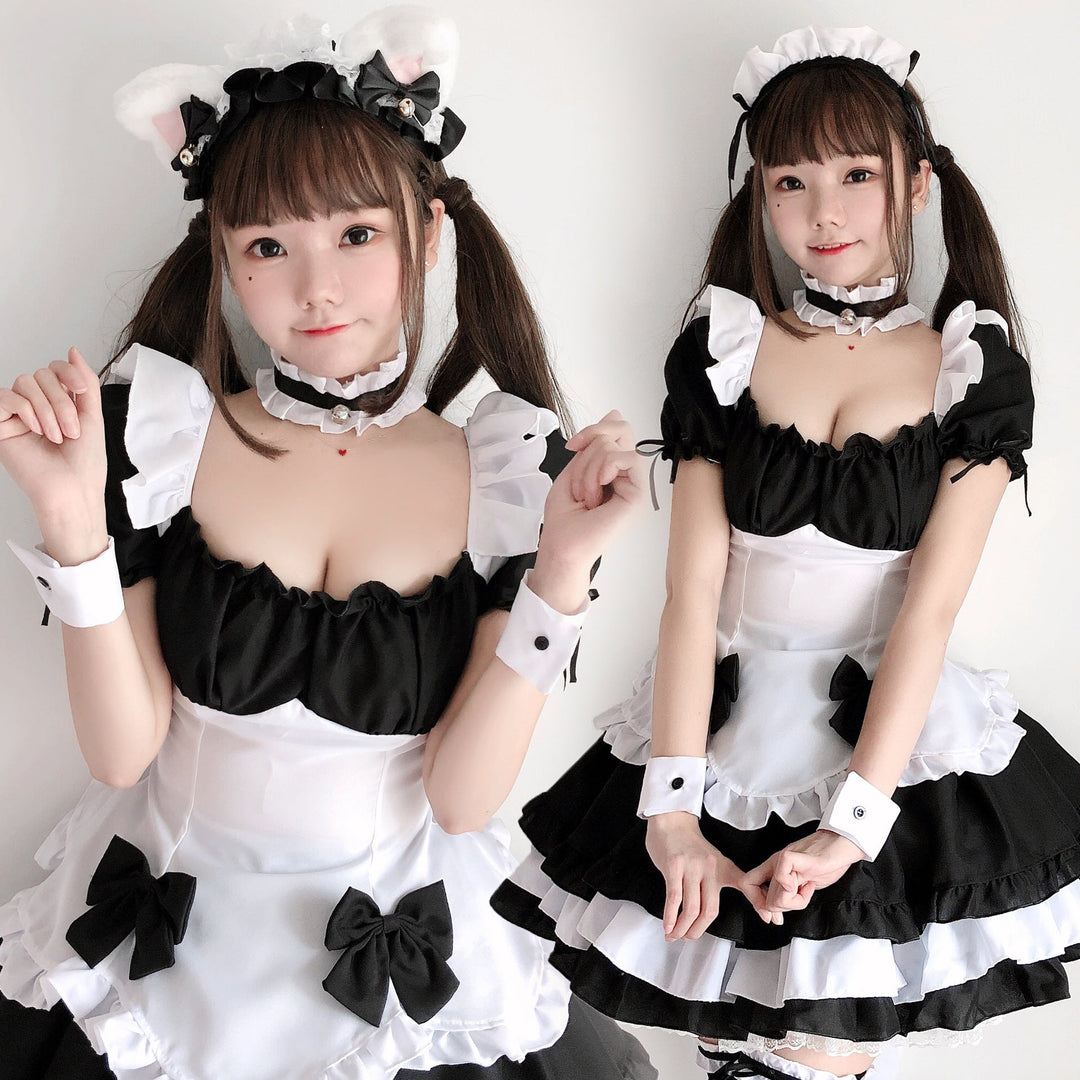 Damen verspieltes Dienstmädchenkostüm mit Rüschendetails und Haarschmuck Echo Archiv