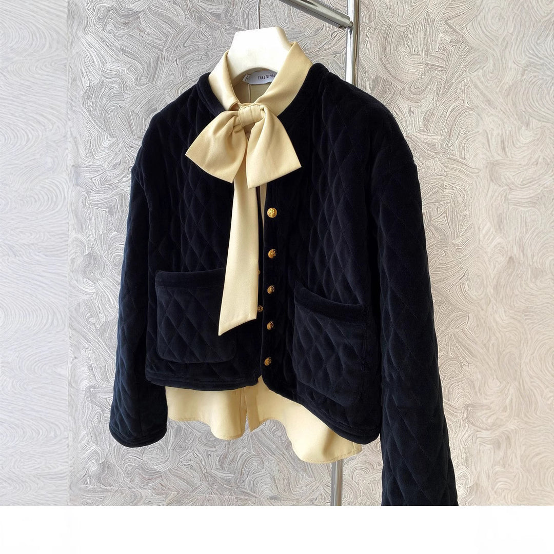 Damen Modische Steppjacke mit Knopfdetails Echoarchiv