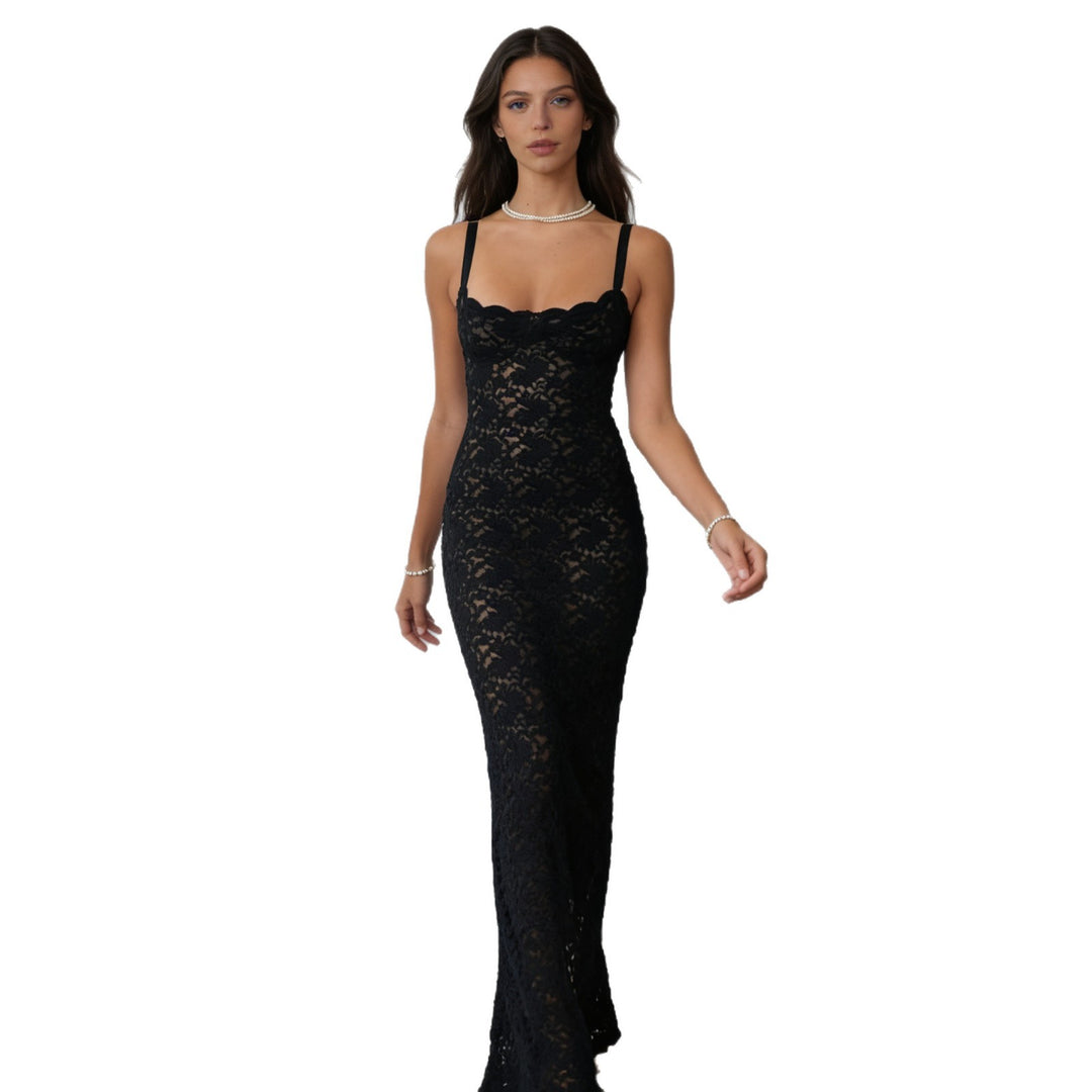 Damen Elegantes Spitzenkleid mit skulpturalem Oberteil und raffinierten Seitenschlitzen Echo Archiv
