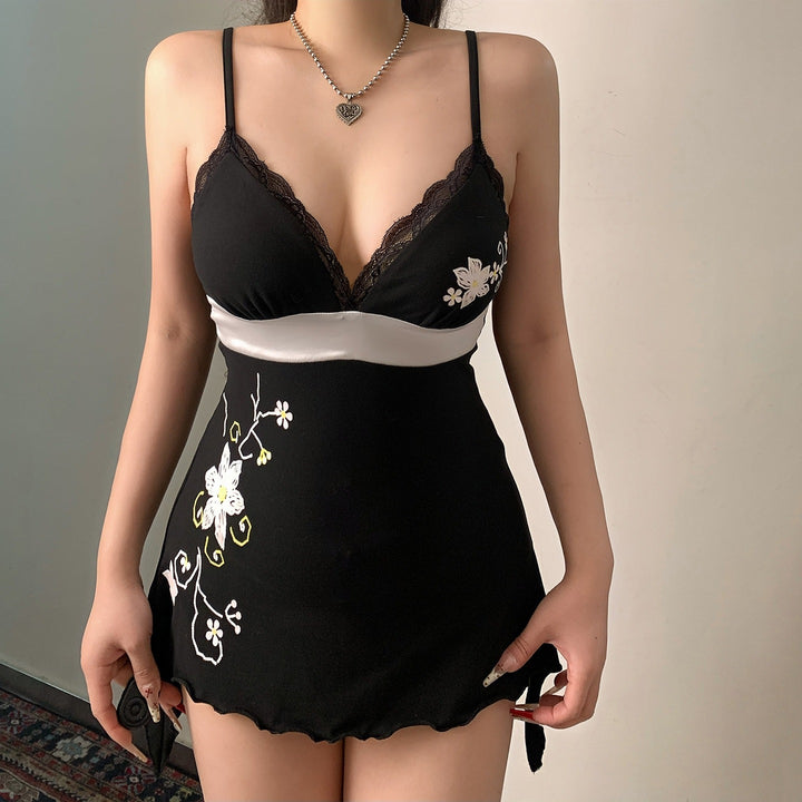 Damen Nachthemd mit floralen Stickdetails und Spitzenverarbeitung Echo Archiv
