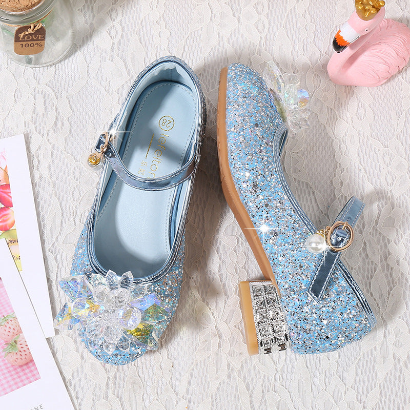 Mädchen Ballerinas mit funkelnden Kristallblüten und Glitzer Echo Archiv