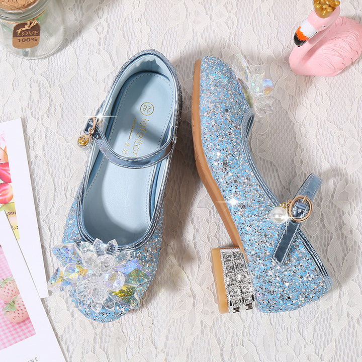 Mädchen Ballerinas mit funkelnden Kristallblüten und Glitzer Echo Archiv
