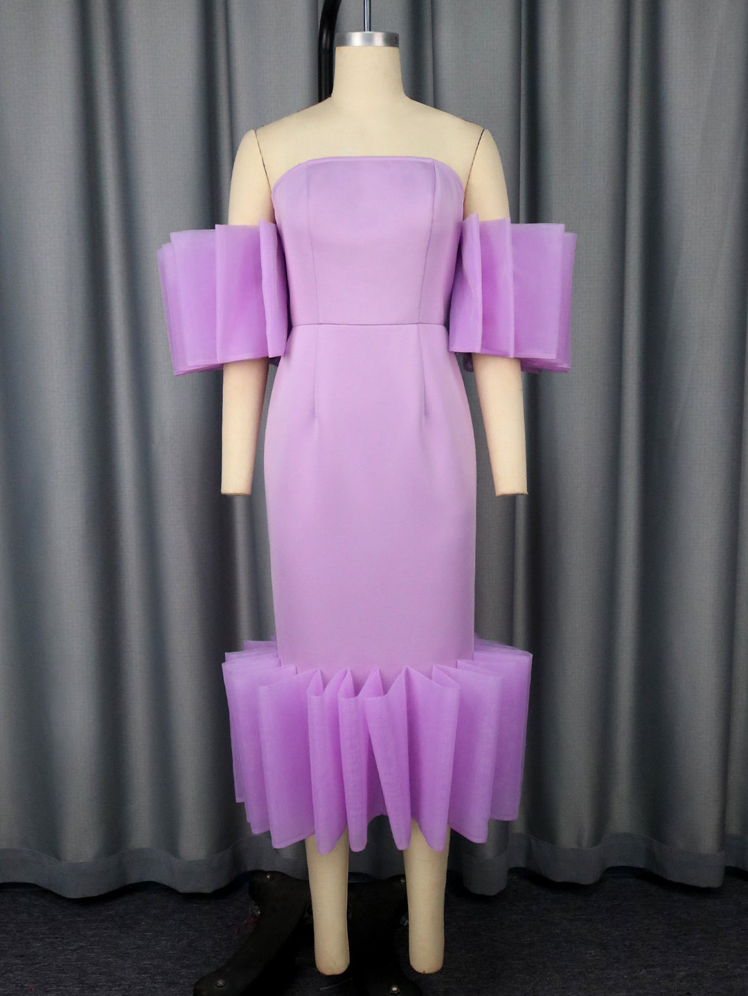 Damen Elegantes Kleid mit voluminösen Rüschenärmeln Echo Archiv
