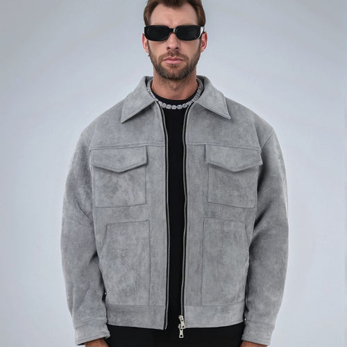 Herren eleganter Wildlederjacke mit praktischen Taschen und modernem Schnitt Echoarchiv