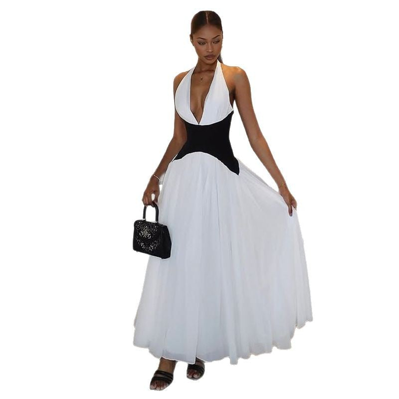 Damen Abendkleid mit tiefem V-Ausschnitt und fließendem Rock Echo Archiv