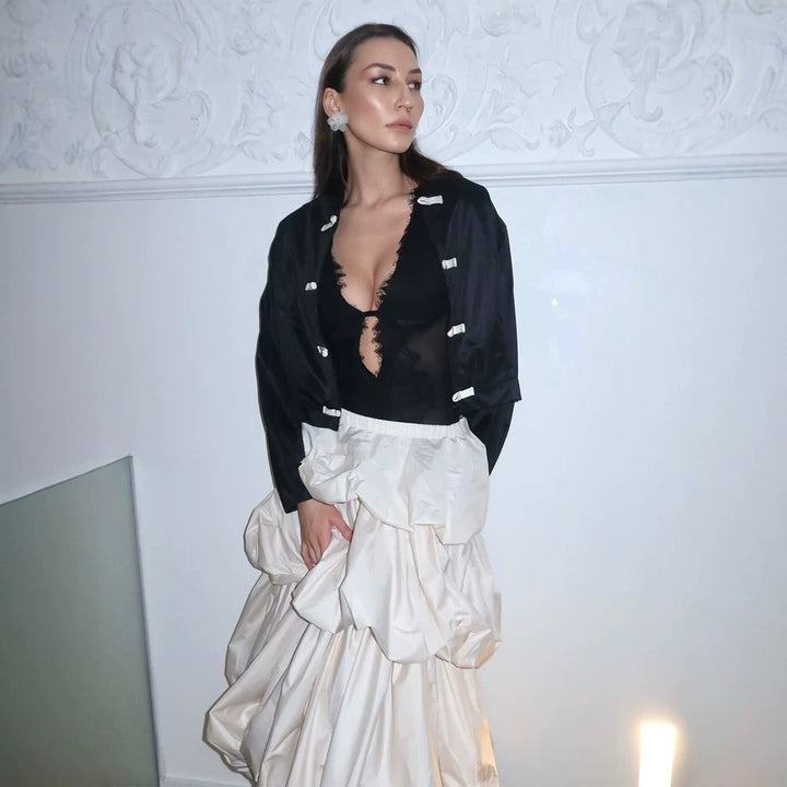Damen Spitzen-Body mit transparentem Einsatz und dramatischem Stufenvolant-Rock Set Echoarchiv