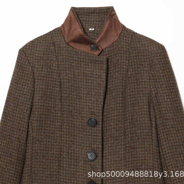 Damen Kurzer Tweedblazer mit Stehkragen, Knopfleiste und Pattentaschen Echo Archiv