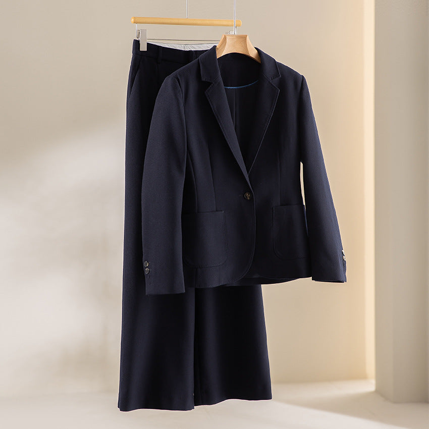 Damen Zweiteiliges Business-Kostüm mit tailliertem Blazer und weitem Midirock Echoarchiv