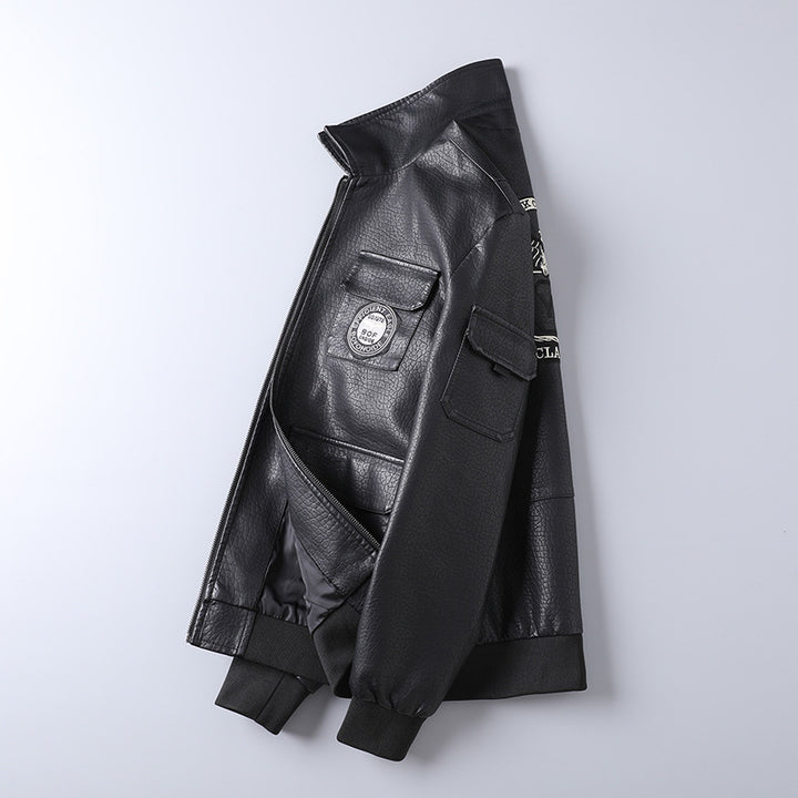 Herren Kunstleder-Fieldbomberjacke im Pilotenstil mit Patch‑Applikationen und Frontklappentaschen Echoarchiv