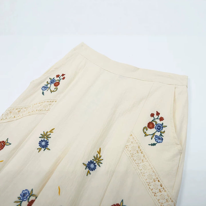 Damen Locker geschnittene Boho-Hose mit floraler Stickerei, Spitzeneinsätzen und elastischen Bündchen Echo Archiv