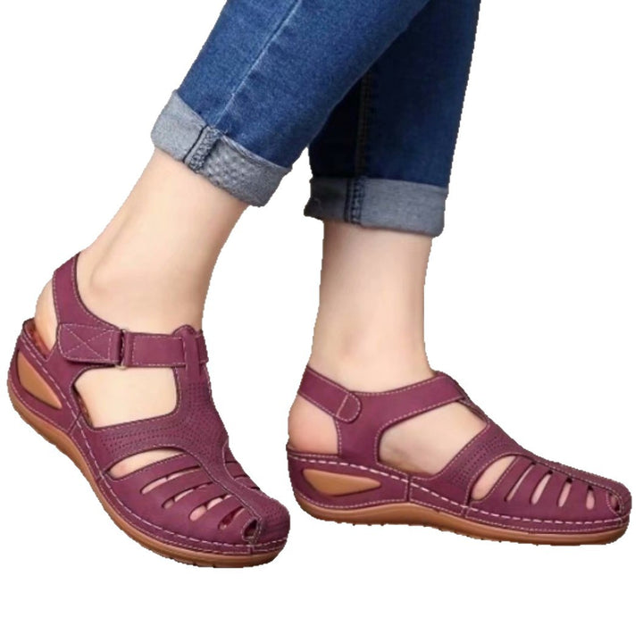 Damen nan geschlossene Slingback-Sandale mit perforiertem Obermaterial, ergonomischem Komfortfußbett und leichtem Keilabsatz Echo Archiv