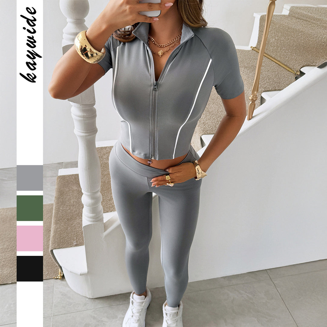 Damen Sportliches Set mit kurzem Oberteil und enganliegenden Leggings Echo Archiv