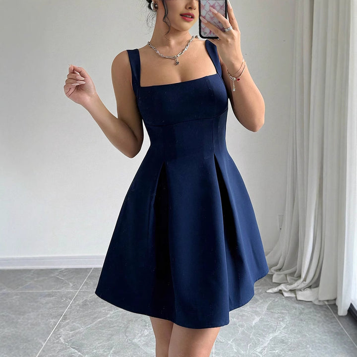 Damen Ballkleid mit quadratischem Ausschnitt und schwingendem Rock Echo Archiv