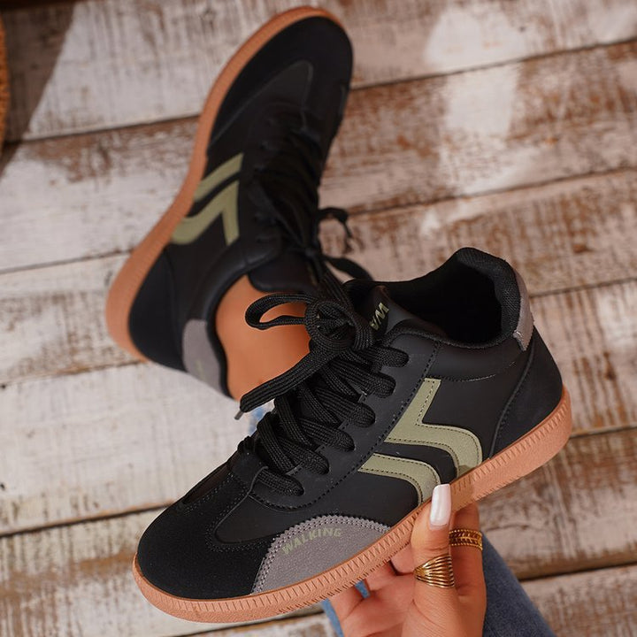 Damen Retro-Sneaker mit Gummisohle, leichtem Textilfutter und Komfortfußbett – Névara
