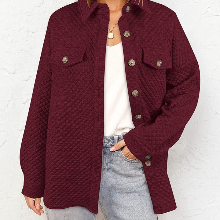 Damen Stepp Übergangshemdjacke mit Oversize Schnitt Brustpatten und Knopfleiste – Célinea
