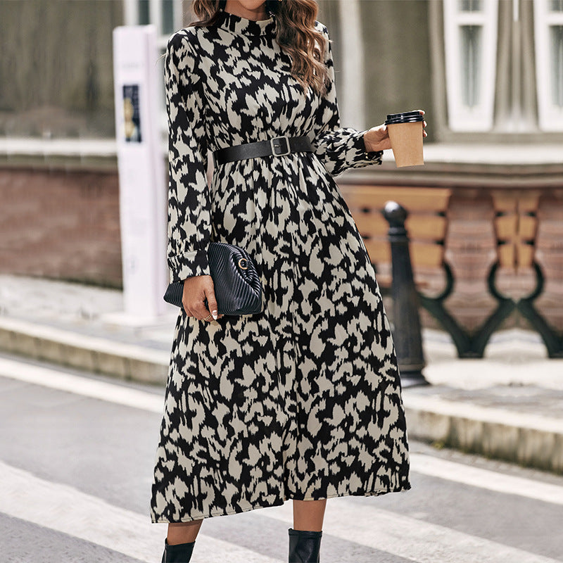 Damen Elegantes Kleid mit Taillengürtel Echo Archiv