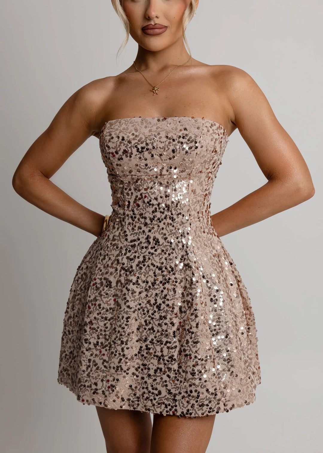 Damen Partykleid mit Glitzerpailletten und schwingendem Rock Echo Archiv