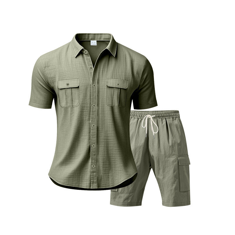 Herren Freizeit-Outfit mit lässigem Hemd und praktischen Cargo-Shorts Echoarchiv
