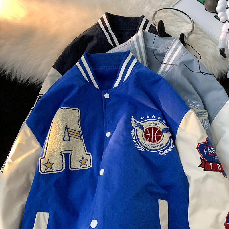 Herren sportliche Collegejacke mit gestickten Applikationen und atmungsaktivem Material Echoarchiv