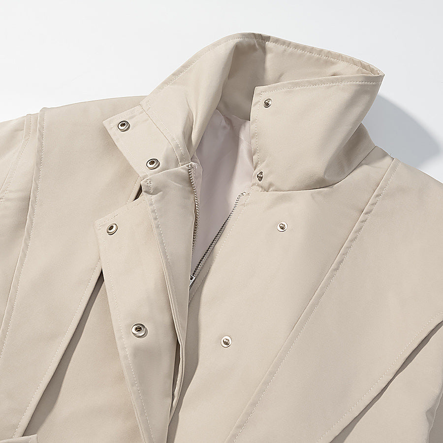Damen Kurze Taillierte Regenjacke mit Cape‑Schulterdetail und Bindegürtel Echo Archiv